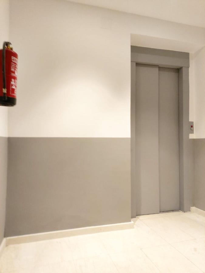 Apartamento Nuevo Y Reformado Al Lado De La Gran Via Madrilena Esterno foto
