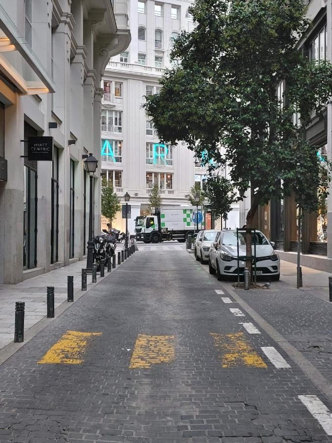 Apartamento Nuevo Y Reformado Al Lado De La Gran Via Madrilena Esterno foto