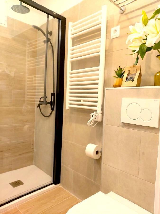 Apartamento Nuevo Y Reformado Al Lado De La Gran Via Madrilena Esterno foto